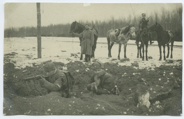Laiarööpmelise Soomusrongi Nr. 1 võitlejad.