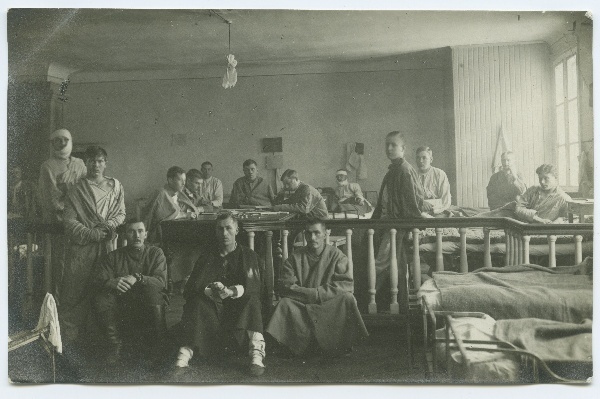 Haavatud võitlejad Tallinna Sõjaväehaigla palatis.