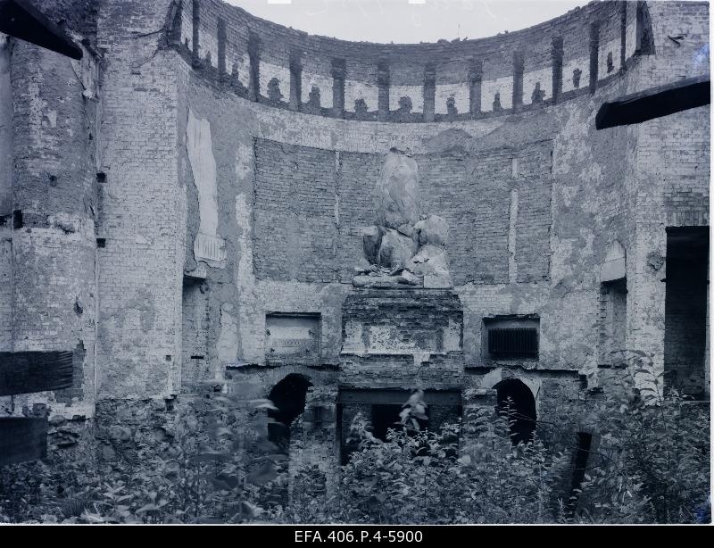 The ruin of the Paulus church altar.