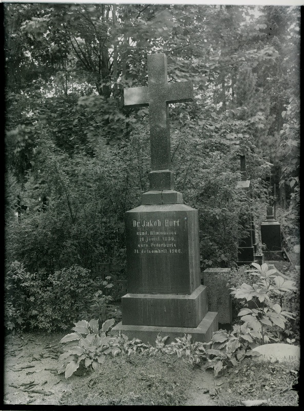 The tomb monument of the language scientist and socialist Jakob Hurda on the cemetery of Mary.