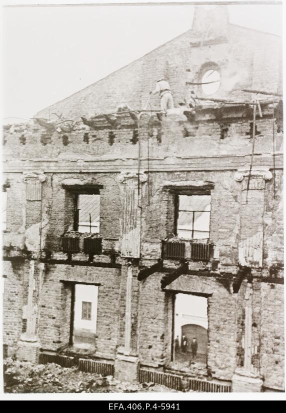 The main building of the University of Tartu after the burning in 1965.
