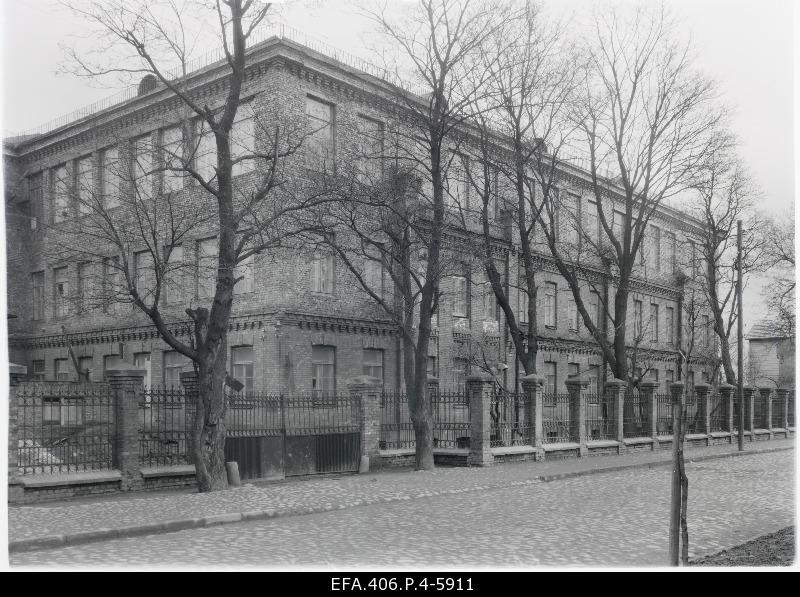 Tartu Fabrik on Kastani Street.