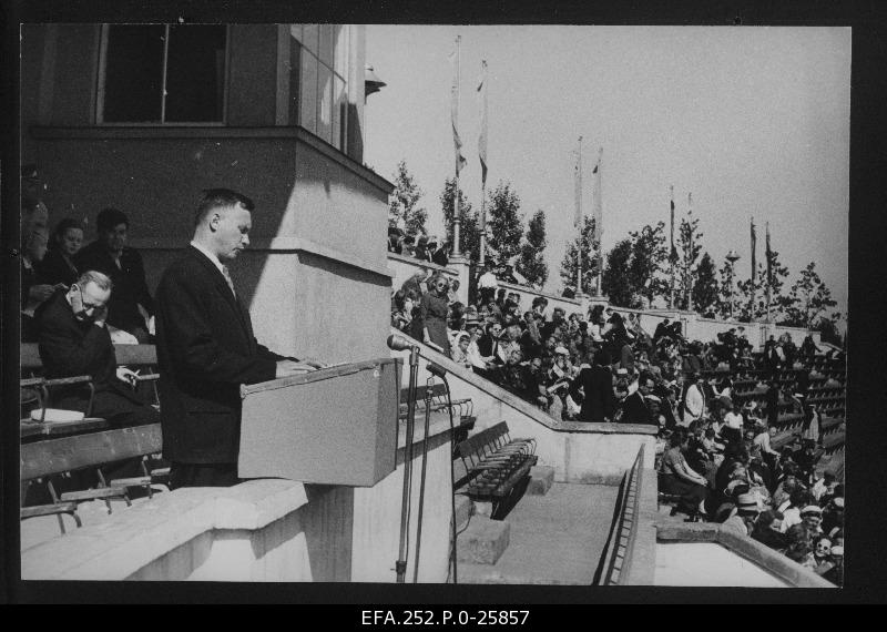 Deputy Chairman of the Council of Ministers of the Estonian Soviet Union a. Vendelin will speak at the celebrations of the day of the builders at the Comsomol-named stadium.