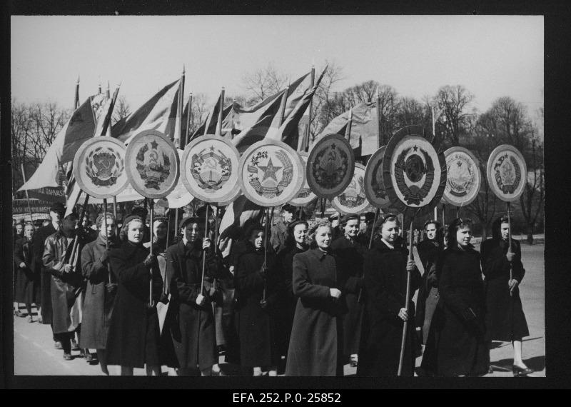 Tallinna 4. High school students on the 1st May demonstration.