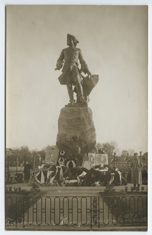 Peeter I monument on the Peeter Square (Vabaduse Square) - after opening the monument.