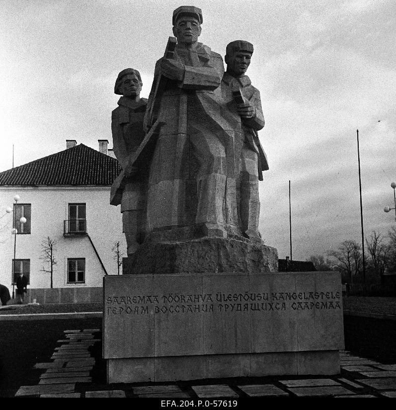 The Saaremaa Workers’ Resurrection of February 1919 at the Memorial Step of Participants in Kingissepa Central Square.