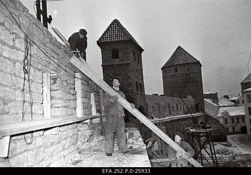 Restoration of the Tallinn City Wall between Köstri and Sauna Tower.