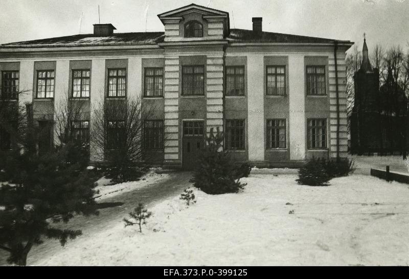 View Blackwater 2. High school.