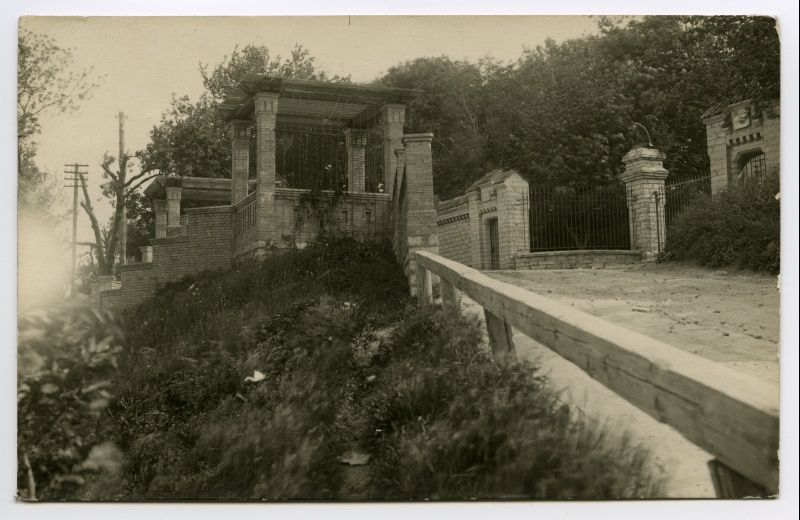 View of the road and the staircase in front of the gate of Maarjamäe Castle.