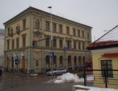 Bank building on the Raekoja square. rephoto