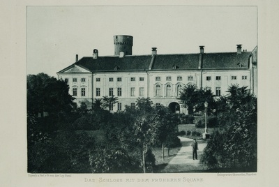 The Toompea Castle is a park.  similar photo