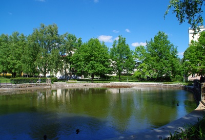 N. Valger Theatre "Vanemuise" in a park next to a small house next to a tigue, in the back of Tiigi Street, new houses rephoto