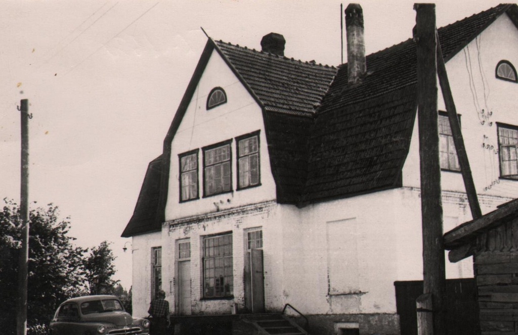 Rapla Butter industry, in front of a passenger car with a man. 1950.