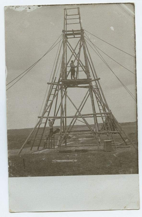 Puust vaatetorni (?) ehitus.