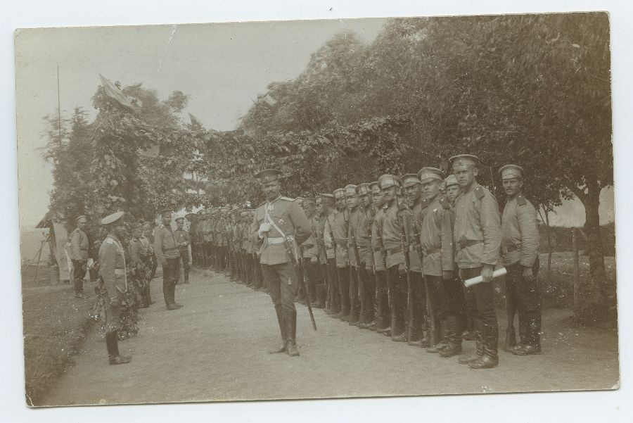 Ülesrivistatud tsaariarmee sõdurid.