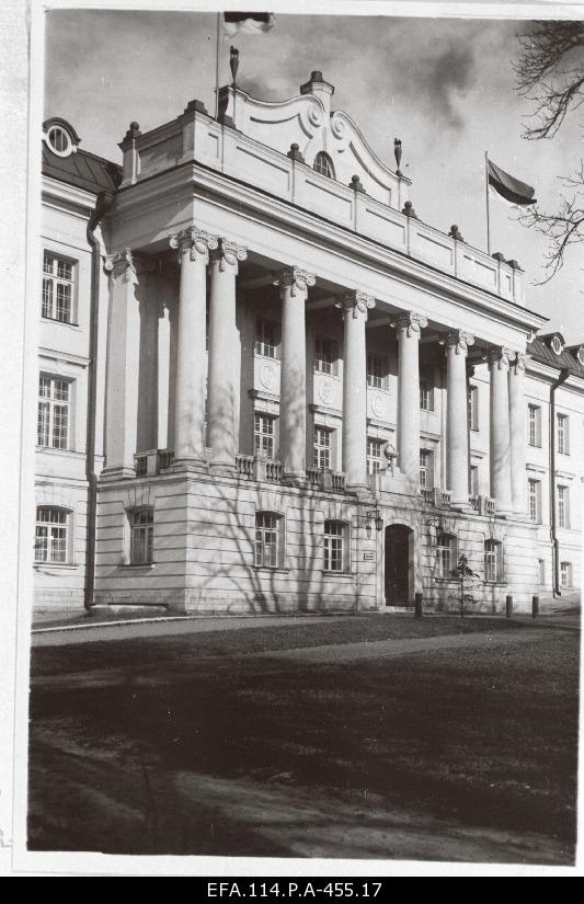 View of the main entrance to the Central Military Hospital in Juhkentalis.