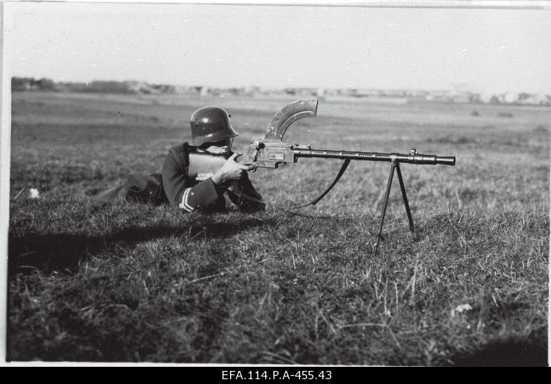 Light bulb shooter at Madsen in Tondi.
