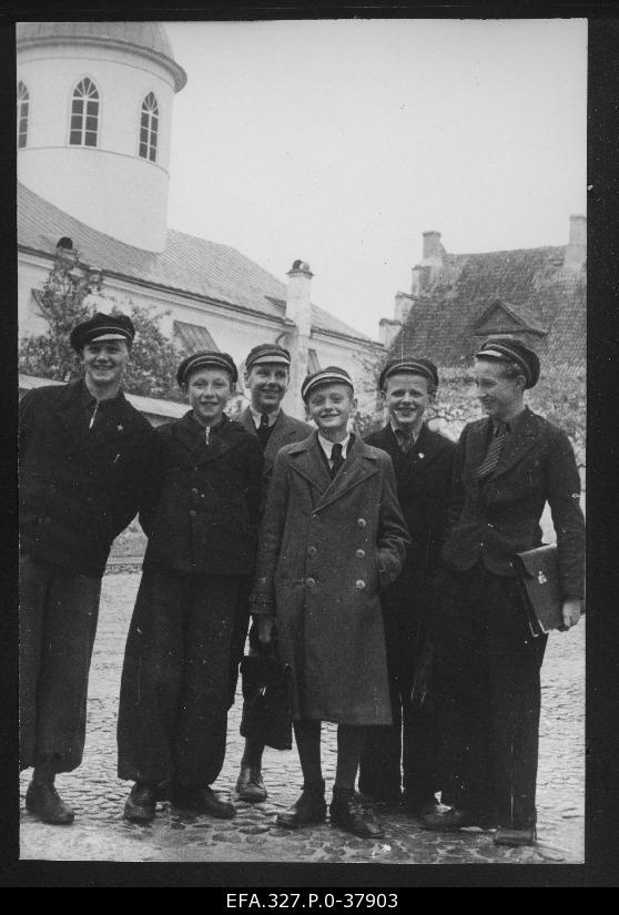 Group of school students in Narva.