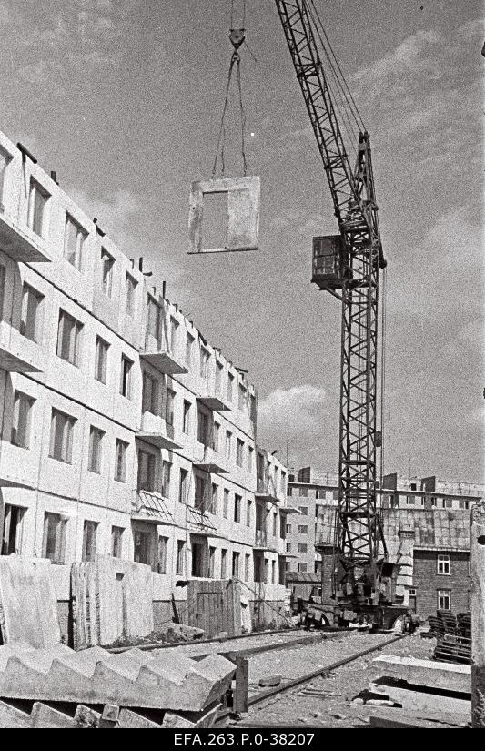 Construction of the first large panel apartment in Tartu in Ülejõe district.