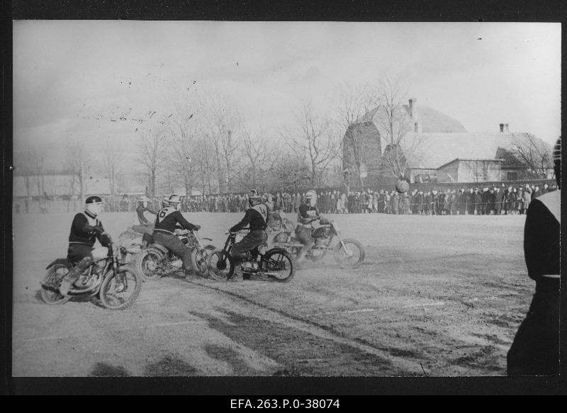 The moment of the meeting between Tallinn Kalev and Riga Daugava motophones.