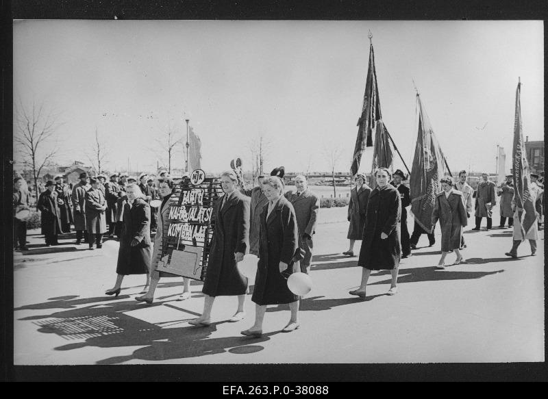 Employees of the Tartu Leather and Footwear Combination on the 1st May demonstration.