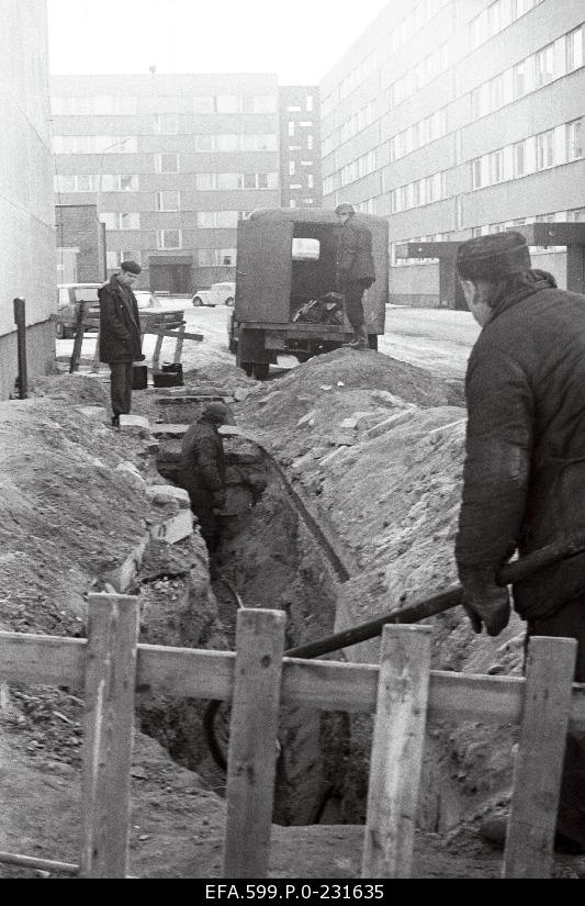 Continue the electricity cable in the network district of Tartu in Annelinna.