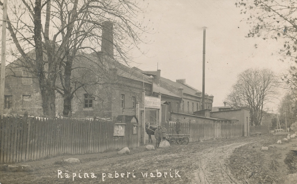 Fotopostkaart. Vaade Räpina Paberivabriku hoonetele väravapoolsest küljest.