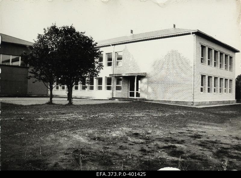 View of Oskar Lutsu Palamuse secondary school building.