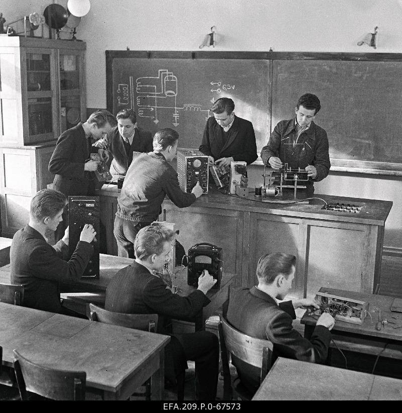 Tartu 8. High school in the technical circle.