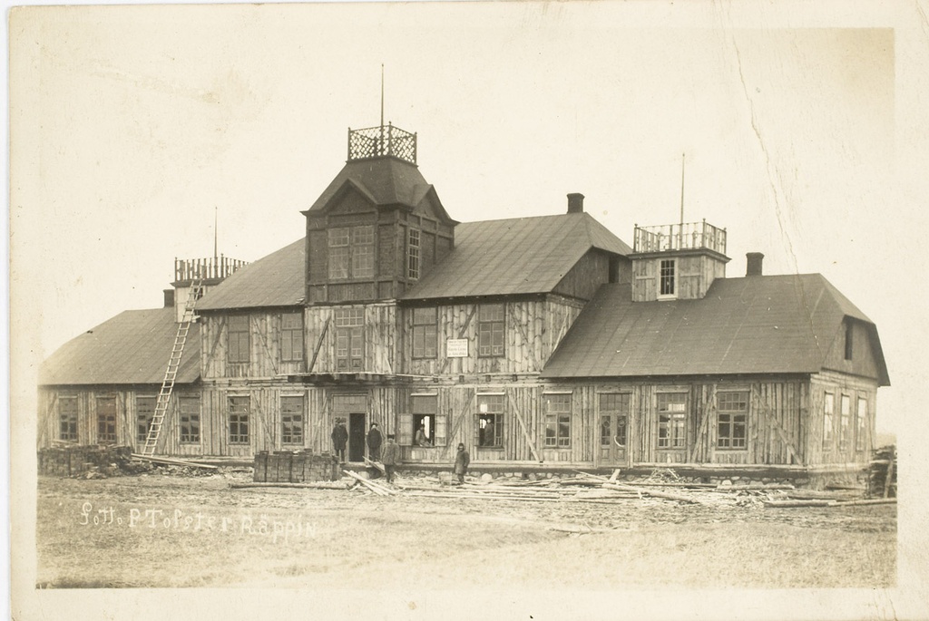Construction of Räpina Laenu ja Tulu Ühiskonna building.