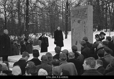 Opening of the monument of the Red Guards Mihkel Aitsami, Jüri Kalmus and Rudolf Imberg in Kadriorg.  similar photo