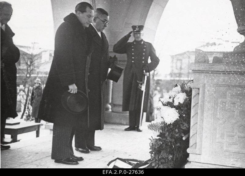 On the 19th anniversary of the Republic of Latvia, the Latvian Propaganda Minister Berzinš arrived in Tallinn, together with the Latvian ambassador in Tallinn, Krievinš and the army cemetery to put the Mausoleum on the cemetery.