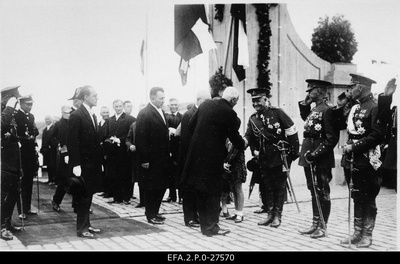 President of Poland Ignacy Mościck welcomes General Johan Laidoner in the port of Tallinn.  similar photo