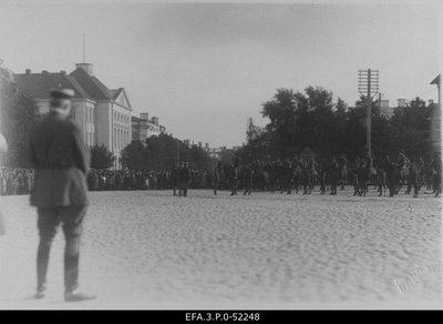 The paradise of the military school of the Republic of Estonia in Tallinn on the Peetri Square in the case of overflowing the cadets as stickers.  duplicate photo