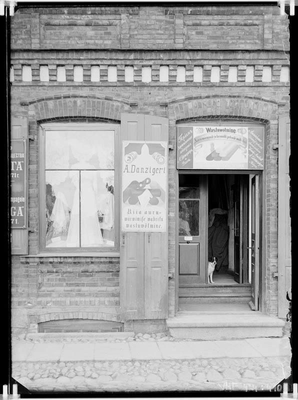 fotonegatiiv, Viljandi, Tartu tn 20, Riia A. Danzigeri auru-värvimise ja keemilise pesu vabriku vastuvõtt, 1908 foto J. Riet