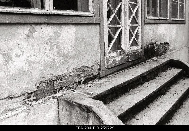 Tourism Base of Nelijärve, broken staircase.