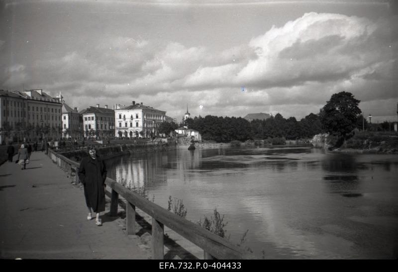 Take the view. Near the Emajõe.