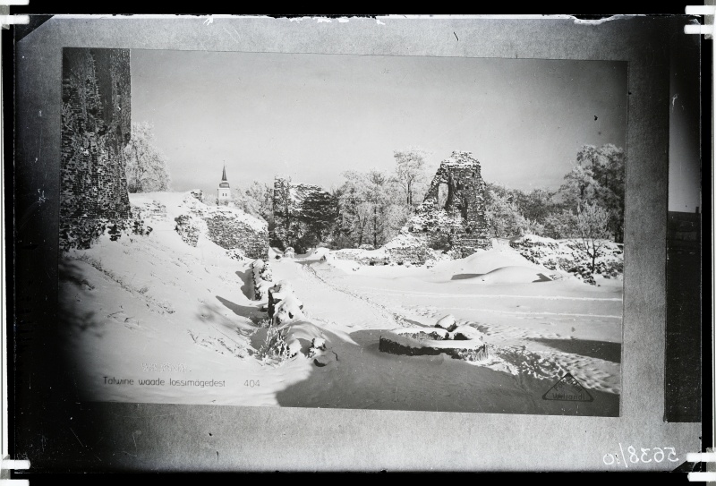 On a paper-based picture winter view of Lossimägi, the picture below is the entry: "Viljandi Winter view of castlemägi 404"