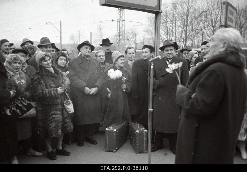 Admission of actors at the Baltic Station of the Lithuanian State Academy of Drama Theatre. The guests are welcomed by the Soviet Union's folk artist a. Lauter.