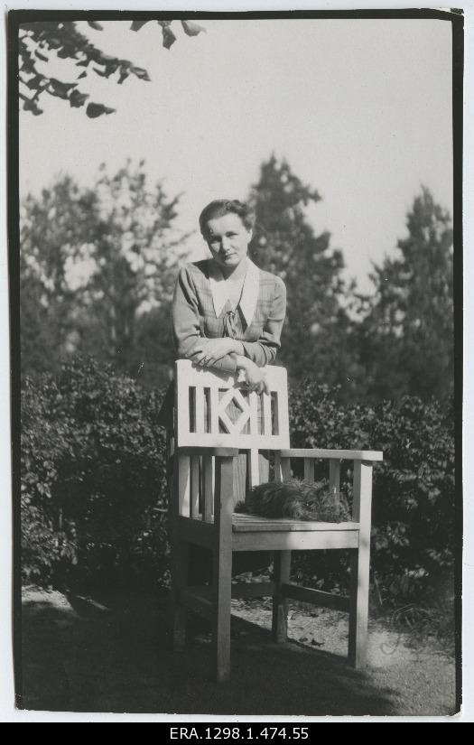 Eveline Maydelly's aunt girl Evi (Eveline Rennenkampff) with a lazy dog on the chair