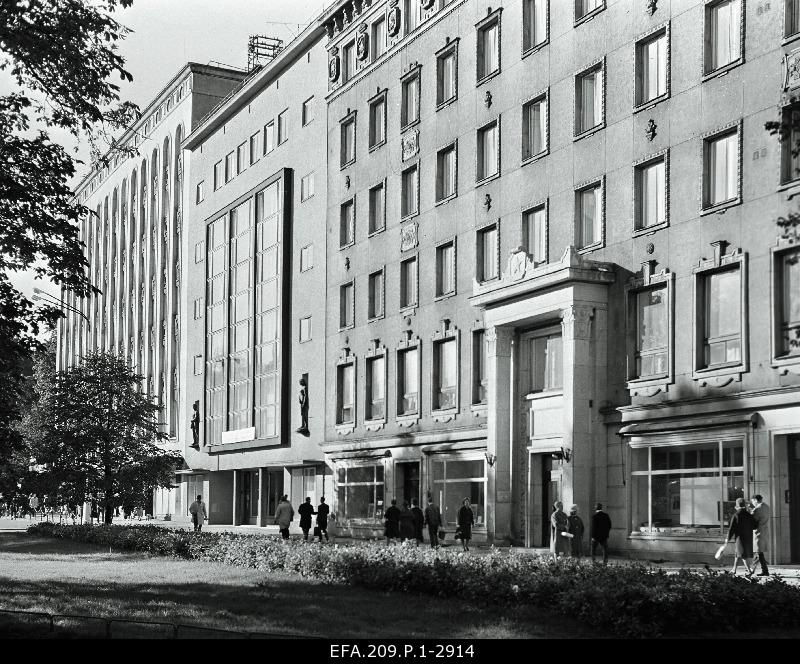 Art Hall Winning Square.