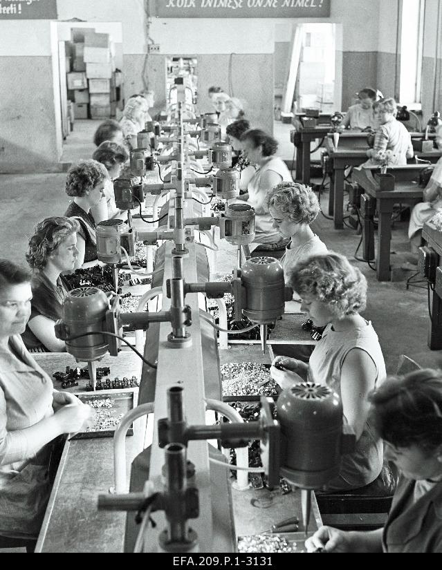 Conveyor line at the factory Estoplast.