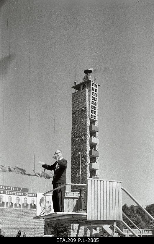 Estonian Soviet artist Richard Ritsing is the 15th general song party chairing the female choir.
