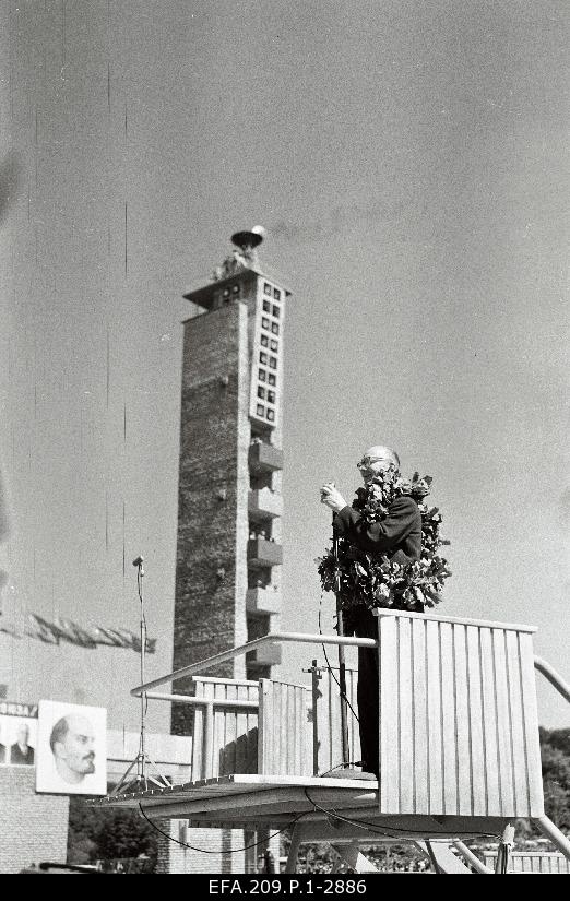 Estonian Soviet artist Richard Ritsing is the 15th general song party chairing the female choir.