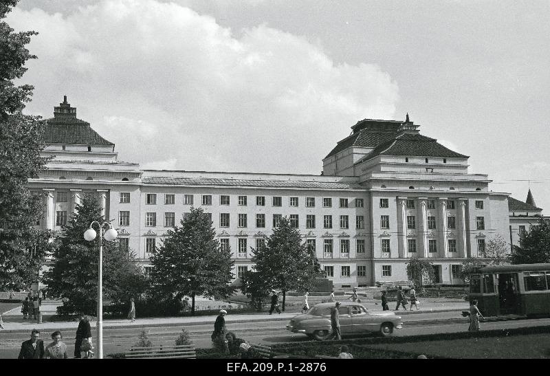 View of the Estonian theatre building on Pärnu highway.