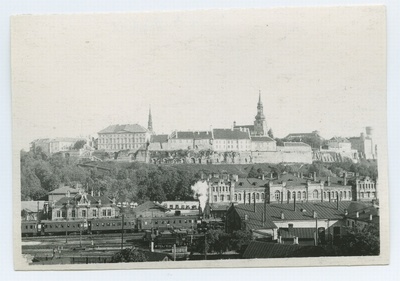 Tallinn, Toompea loode poolt, esiplaanil Balti jaam.  duplicate photo
