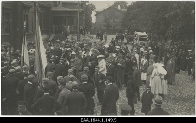 Members of the corporation "Livonia" during the 100th anniversary in front of the Tartu Vassall Building  duplicate photo