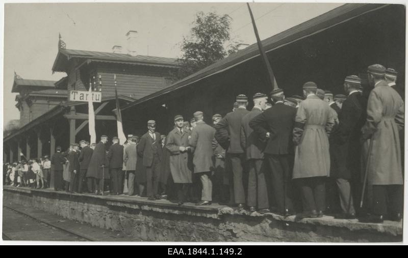 Members of the corporation "Livonia" during the 100th anniversary on the platform of the Tartu Vassall