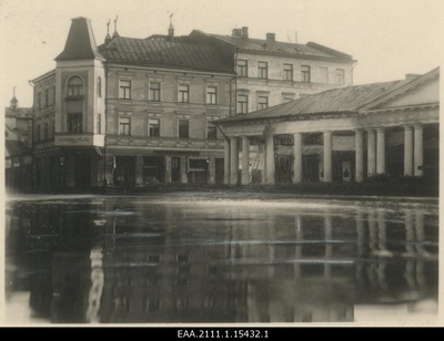 Tartu Kaubahoovi ümbrus uputuse ajal  similar photo