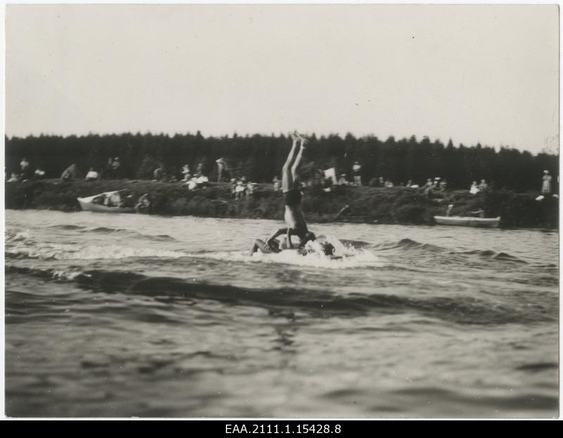 Acrobats on the Emajõel water ride